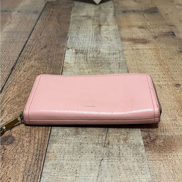 FOSSIL
Logan Leather RFID Zip Around Wallet Wristlet - Picture 10 of 10